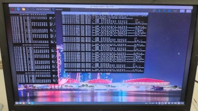Raspberry via VNC: links: CAN-TCP Interface, rechts: railcontrol Terminal